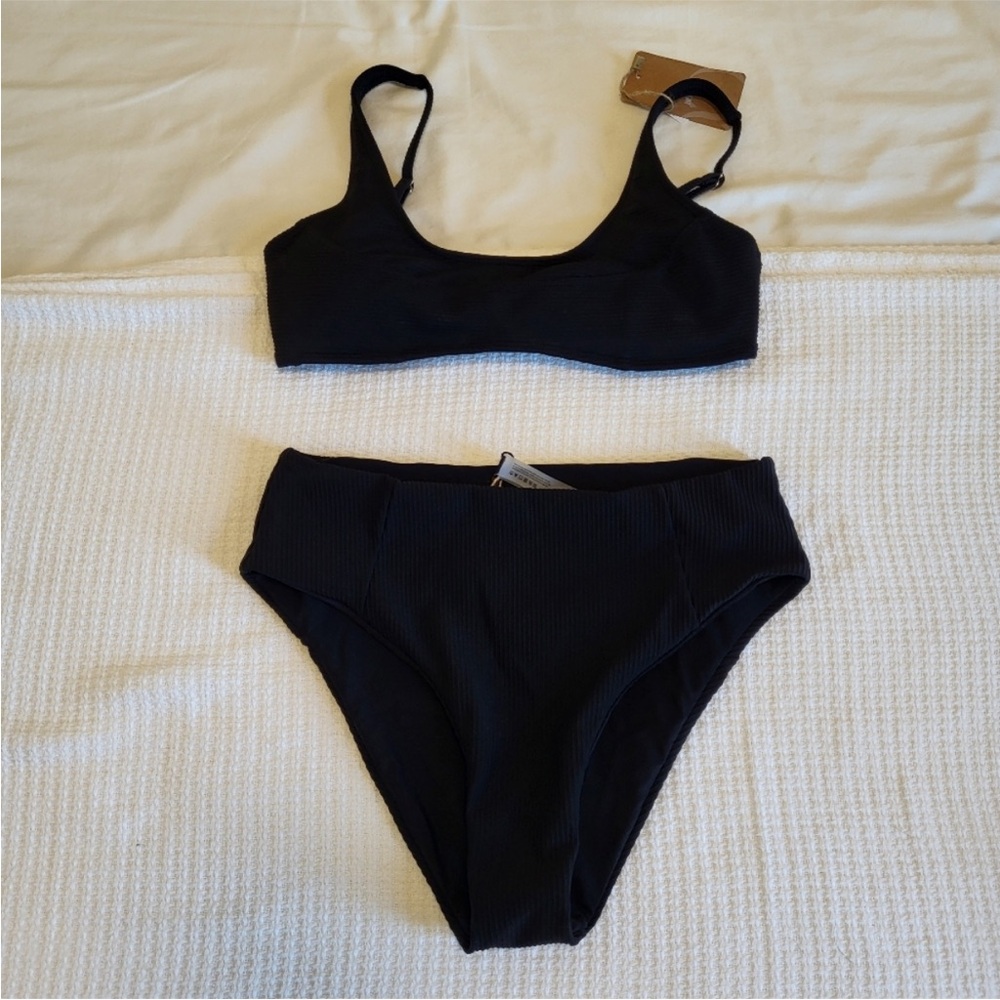Berlook | Black Ribbed Scoop Top & High-Waisted Bottom Bikini Set - Picture 3 of 9